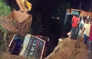 เชเชเชงเซเชฐ เชชเซเชฐเชฆเซเชถเชฎเชพเช เชกเซเชฐเชพเชเชตเชฐเชจเซ เชเชเช เชเชตเชคเชพ เชฌเชธ เชจเชนเซเชฐเชฎเชพเช เชชเชกเซ, เช
เชเชธเซเชฎเชพเชคเชฎเชพเช เซญ เชฒเซเชเซเชจเชพ เชฎเซเชค เช
เชจเซ เซฉเซฆ เชฒเซเชเซ เชเชพเชฏเชฒ เชฅเชฏเชพ