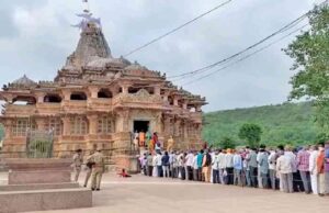 เชฌเซ เชฆเชฟเชตเชธ เชฌเชพเชฆ เช เชตเชฐเซเชทเชจเซเช เชเซเชฒเซเชฒเซเช เชเชเชฆเซเชฐ เชเซเชฐเชนเชฃ, เชถเชพเชฎเชณเชพเชเซ เชฎเชเชฆเชฟเชฐเชจเชพเช เชฆเชฐเซเชถเชจเชจเชพ เชธเชฎเชฏเชฎเชพเช เชซเซเชฐเชซเชพเชฐ