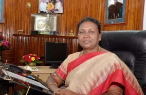 เชญเชพเชฐเชคเชจเชพ เชฐเชพเชทเซเชเซเชฐเชชเชคเชฟเช เชญเชพเชฐเชคเซเชฏ เชฎเซเชฐเซเชเชพเชเชฎ เชฏเซเชจเชฟเชตเชฐเซเชธเชฟเชเซเชจเชพ 8เชฎเชพ เชฆเซเชเซเชทเชพเชเชค เชธเชฎเชพเชฐเซเชนเชจเซ เชชเซเชฐเชถเชเชธเชพ เชเชฐเซ…, เชญเชพเชฐเชคเชจเชพ เชฐเชพเชทเซเชเซเชฐเชชเชคเชฟ เชถเซเชฐเซเชฎเชคเซ เชฆเซเชฐเซเชชเชฆเซ เชฎเซเชฐเซเชฎเซเช เชเชเซ (27 เชเชเซเชเซเชฌเชฐ, 2023) เชเซเชจเซเชจเชพเช, เชคเชฎเชฟเชฒเชจเชพเชกเซ เชเชพเชคเซ เชเชจเซเชกเชฟเชฏเชจ เชฎเซเชฐเซเชเชพเชเชฎ เชฏเซเชจเชฟเชตเชฐเซเชธเชฟเชเซเชจเชพ 8เชฎเชพ เชฆเซเชเซเชทเชพเชเชค เชธเชฎเชพเชฐเซเชนเชฎเชพเช เชนเชพเชเชฐเซ เชเชชเซ เช
เชจเซ เชธเชเชฌเซเชงเชจ เชเชฐเซเชฏเซเช.