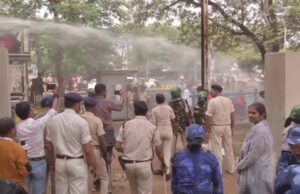 เชชเชเชจเชพเชฎเชพเช เชชเซเชฒเซเชธเซ เชตเชฟเชฐเซเชง เชเชฐเซ เชฐเชนเซเชฒเซ เชเชเชเชฃเชตเชพเชกเซ เชเชพเชฐเซเชฏเชเชฐเซ เชชเชฐ เชฒเชพเช เซเชเชพเชฐเซเช เชเชฐเซเชฏเซ, เชชเซเชฒเซเชธเชจเซ เชเชพเชฐเซเชฏเชเชฐเซ เชชเชฐ เชเชฐเซเชฒเชพ เชฒเชพเช เซเชเชพเชฐเซเช เชฆเชฐเชฎเชฟเชฏเชพเชจเชฎเชพเช เชเชฃเชพ เชเชพเชฏเชฒ เชฅเชฏเชพ